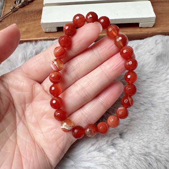 8mm Banded Carnelian Faceted Beads Stretch Bracelet - Picture 4 of 5
